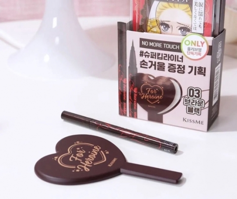 BLACKPINK的化妆包大起底 原来我们都空瓶过