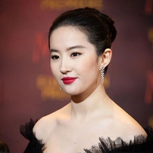 看女明星有没有气质？梳个大光明