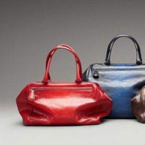 Bottega Veneta 推出渐变山羊皮手袋