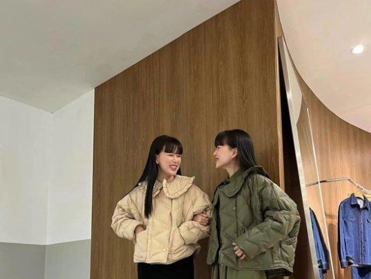 时髦、出片，姐妹的出街穿搭模板搞