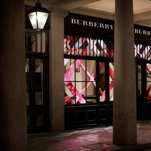 Burberry 全新美妆零售店Beauty Box伦敦开幕