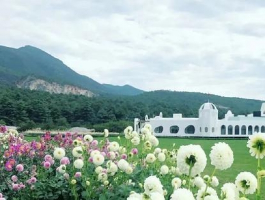 国内get同款霍比特人小屋 就在玉龙雪