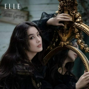 黄圣依登《ELLE》泰国版封面 典雅矜贵尽显静谧氛围感