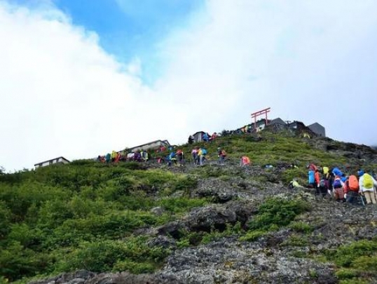 人生必到彩虹山：5大山峰隐世美境